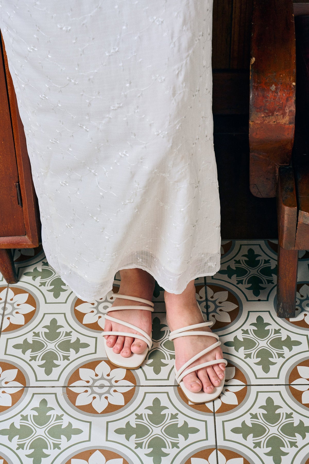 Delima Strappy Sandals (White)