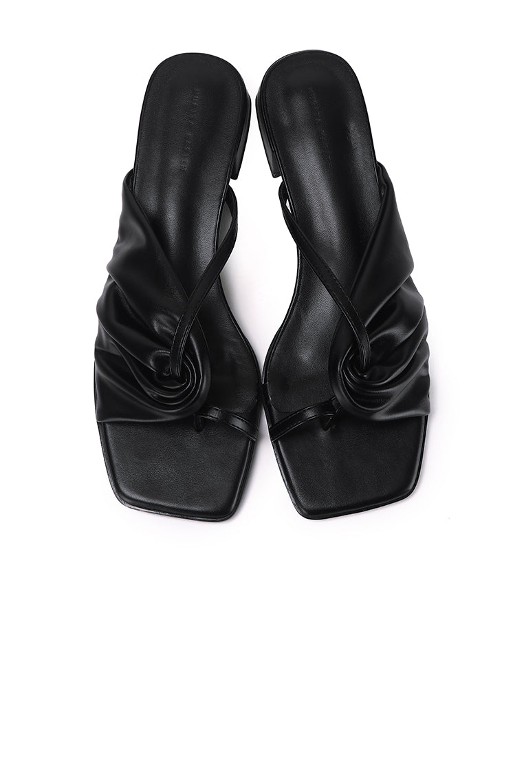 Hunera Asymmetric Pleated Low Heels Sandals (Black)
